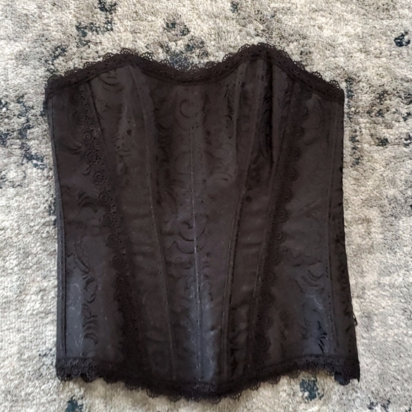 Corset - Picture 1 of 4